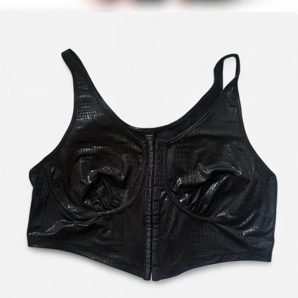 SHEIN Black Croc-Embossed Crop Top - Picture 1 of 3